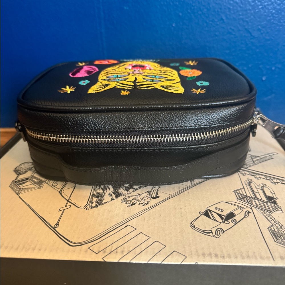 Min & Mon Black Embroidered Tiger Crossbody Bag - Picture 4 of 7